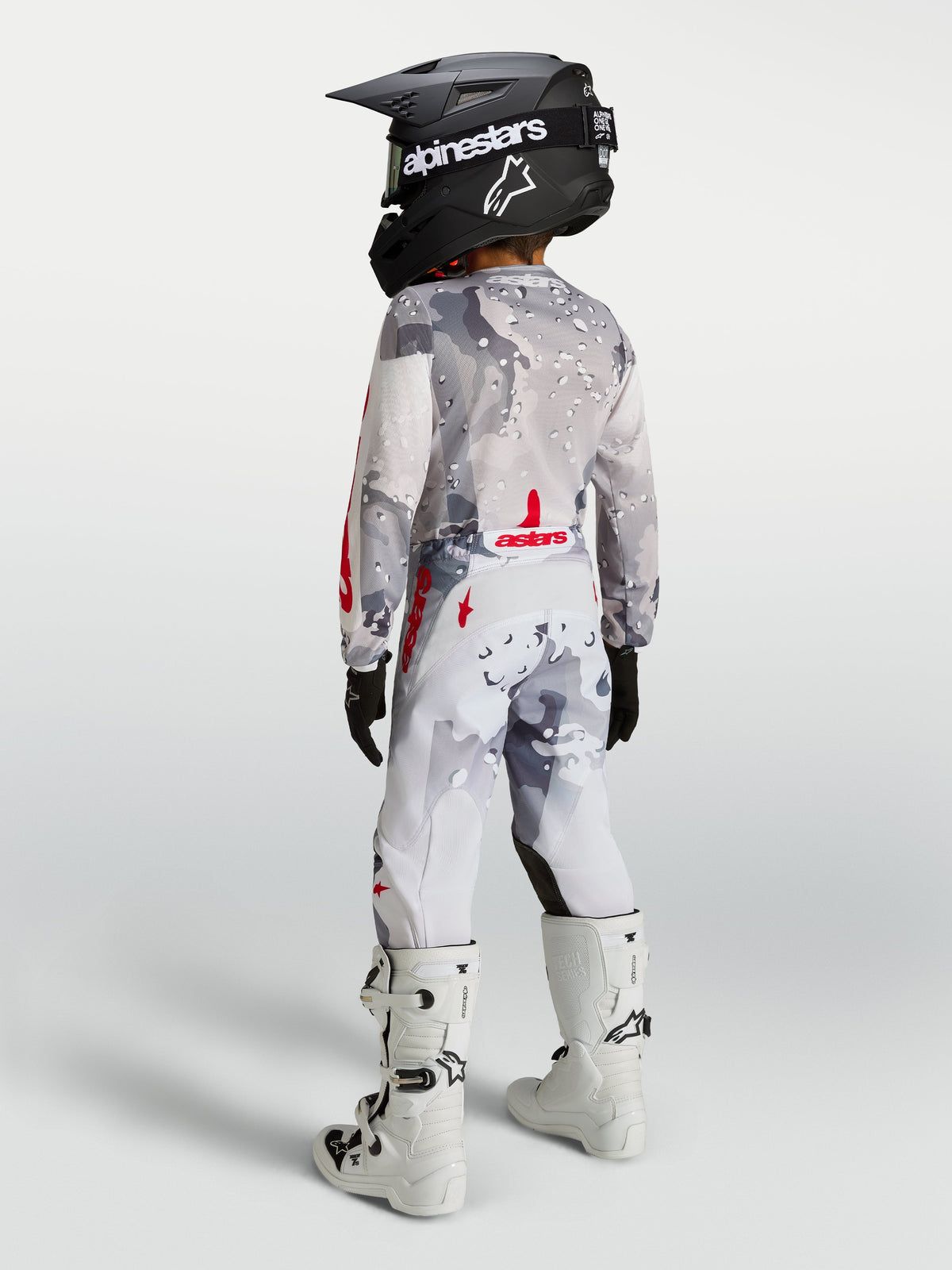 Youth Fluid Lone Gear Set